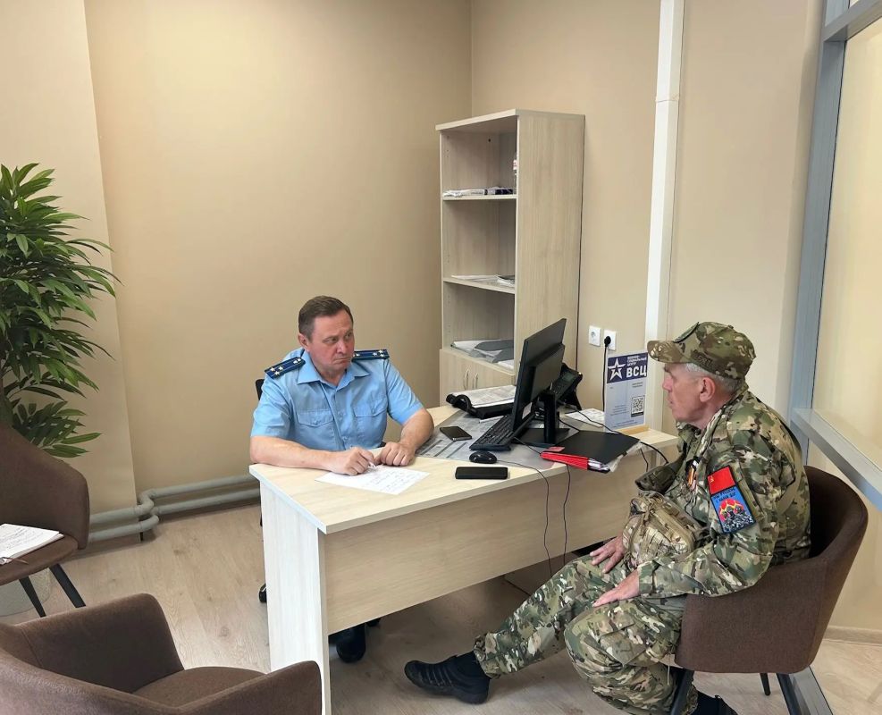 Прокурор города Челябинска провел личный прием участников специальной военной операции и членов их семей