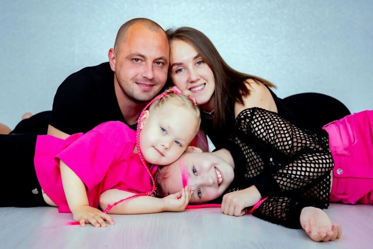#МЧСРоссии #ДеньСемьи. 12 лет рука об руку В День семьи, любви и верности рассказываем историю еще одной семьи, в которой надежный тыл помогает выполнять одну из самых непростых профессий #МЧСРоссии #ДеньСемьи. 12 лет рука об руку В День семьи, любви и верности рассказываем историю еще одной семьи, в которой надежный тыл помогает выполнять одну из самых непростых профессий