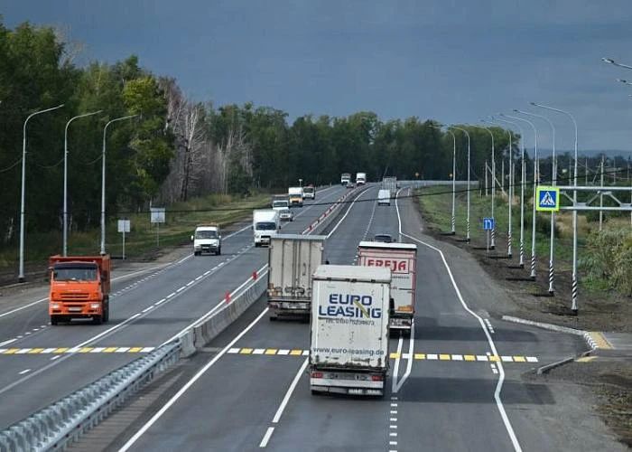 Дороги в Челябинской области частично перекрыли для фур из-за жары