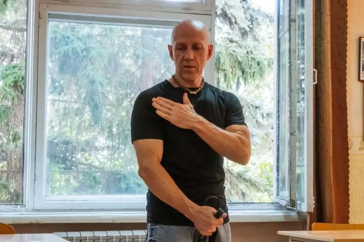 Слушателям центра профподготовки ГУ МВД области рассказал о пользе правильного питания и здорового образа жизни профессиональный спортсмен Александр Щеголев Слушателям центра профподготовки ГУ МВД области рассказал о пользе правильного питания и здорового образа жизни профессиональный спортсмен Александр Щеголев