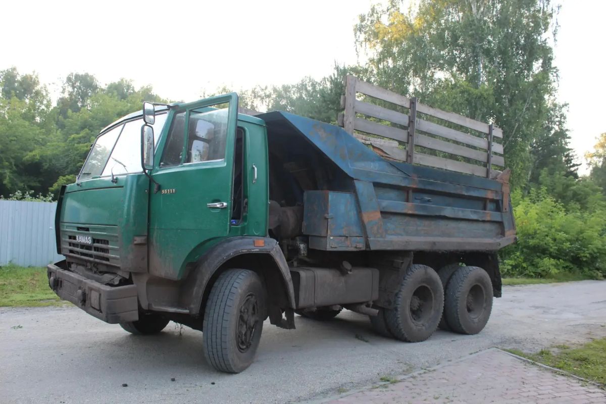 Напились и угнали КАМАЗ: полиция задержала двух молодых людей за кражу грузовика