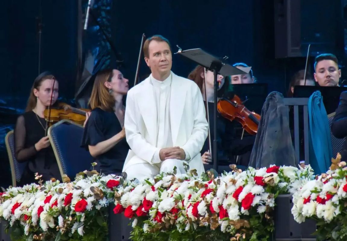 Звездные гости Миронов и Урсуляк открыли «Курчатов фест» в Челябинске Звездные гости Миронов и Урсуляк открыли «Курчатов фест» в Челябинске