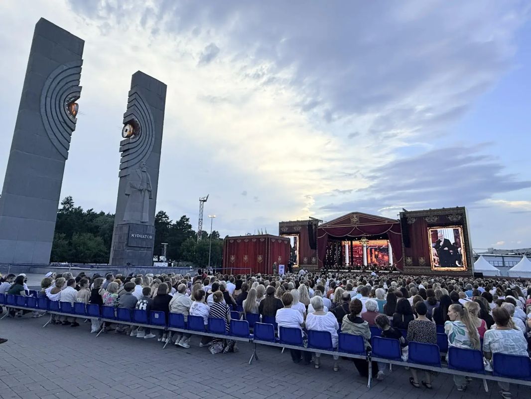 Челябинские полицейские обеспечили правопорядок в период проведения фестиваля классической музыки «Курчатов фест» Челябинские полицейские обеспечили правопорядок в период проведения фестиваля классической музыки «Курчатов фест»