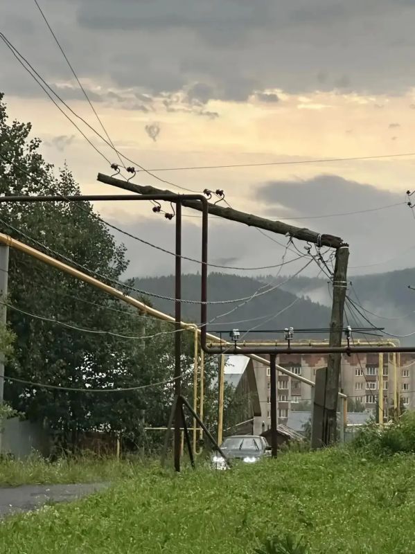 Прокуратура поставила на контроль устранение последствий штормового ветра в Златоусте Прокуратура поставила на контроль устранение последствий штормового ветра в Златоусте