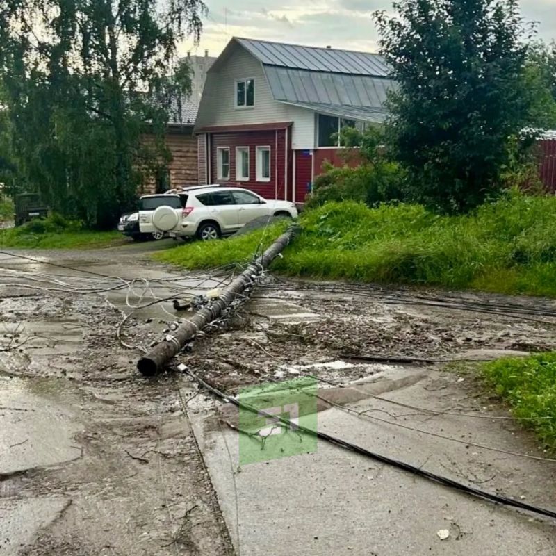 После урагана в Златоусте остановлено движение трамваев После урагана в Златоусте остановлено движение трамваев
