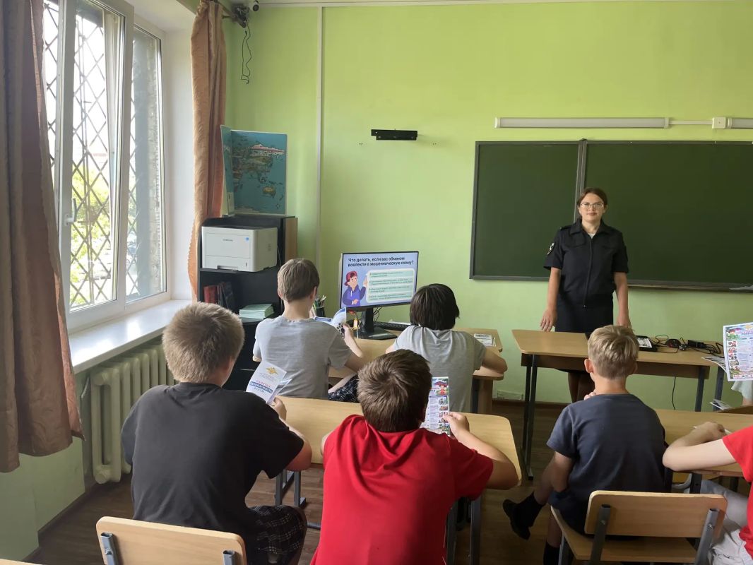 В Челябинской области сотрудник правового отдела областного полицейского Главка провела мероприятие по правовому просвещению несовершеннолетних В Челябинской области сотрудник правового отдела областного полицейского Главка провела мероприятие по правовому просвещению несовершеннолетних