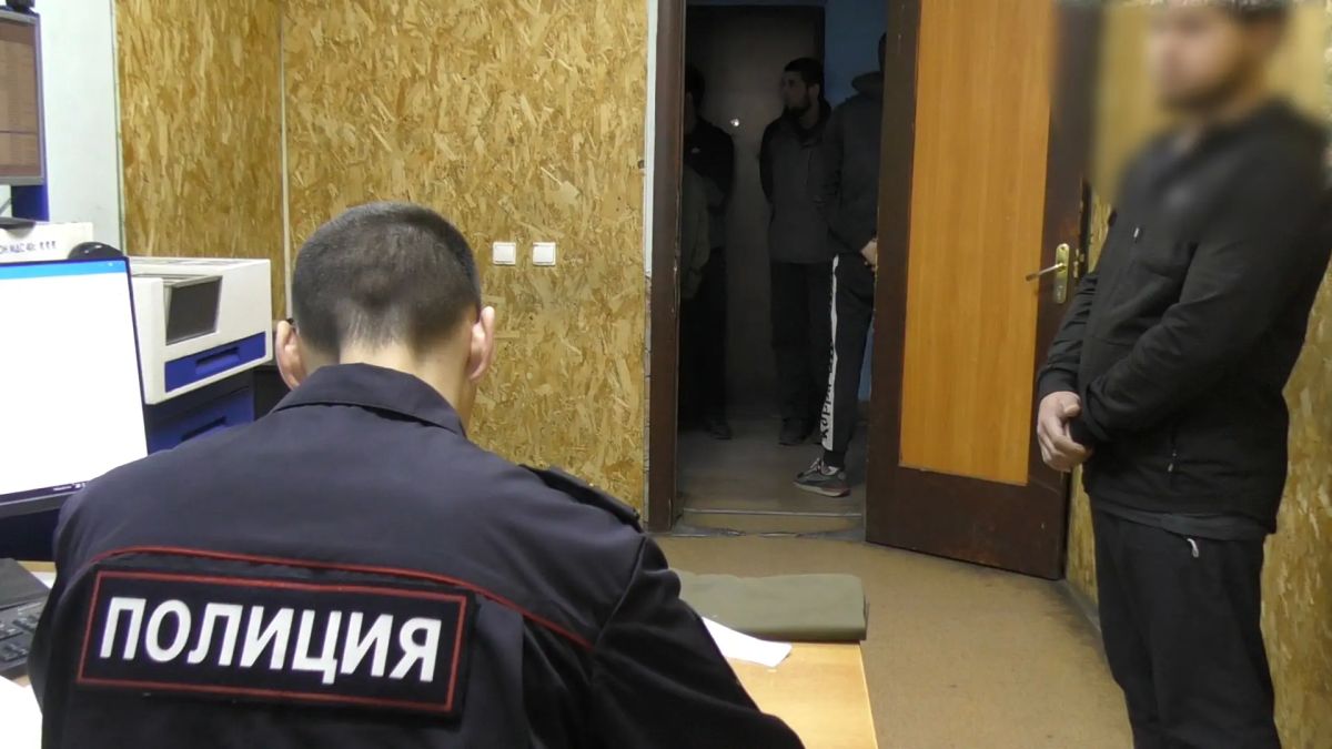 Челябинские полицейские выявили фиктивную постановку на учет 30 иностранных граждан