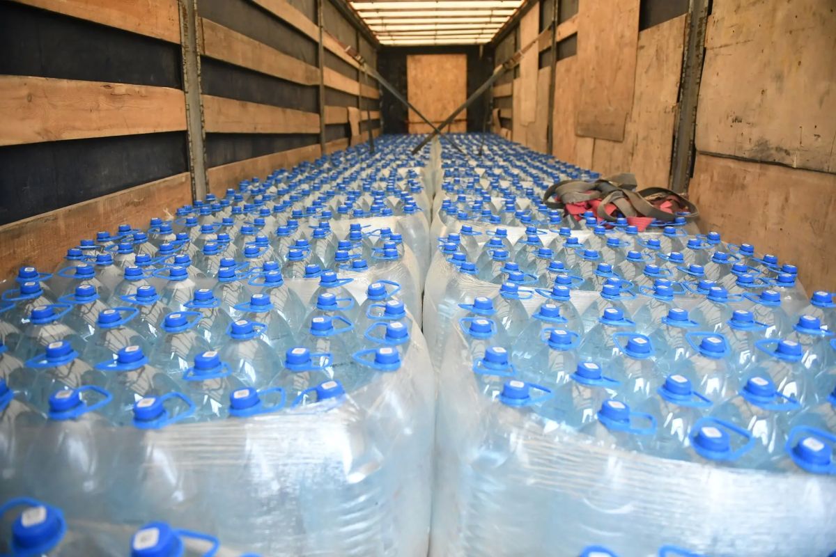 Особенно нужна питьевая вода: благотворительный фонд собирает продукты для помощи златоустовцам