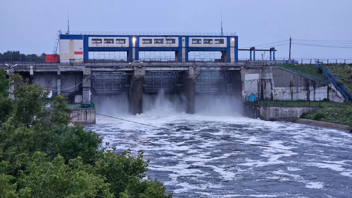 В Челябинске из-за ливней открыли шлюзы Шершневского водохранилища