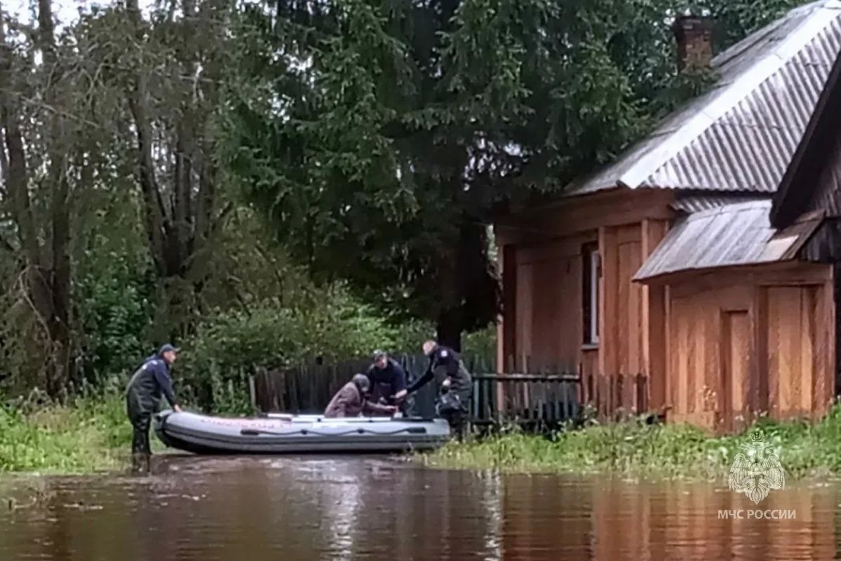 В Верхнем Уфалее продолжаются подворовые обходы В Верхнем Уфалее продолжаются подворовые обходы