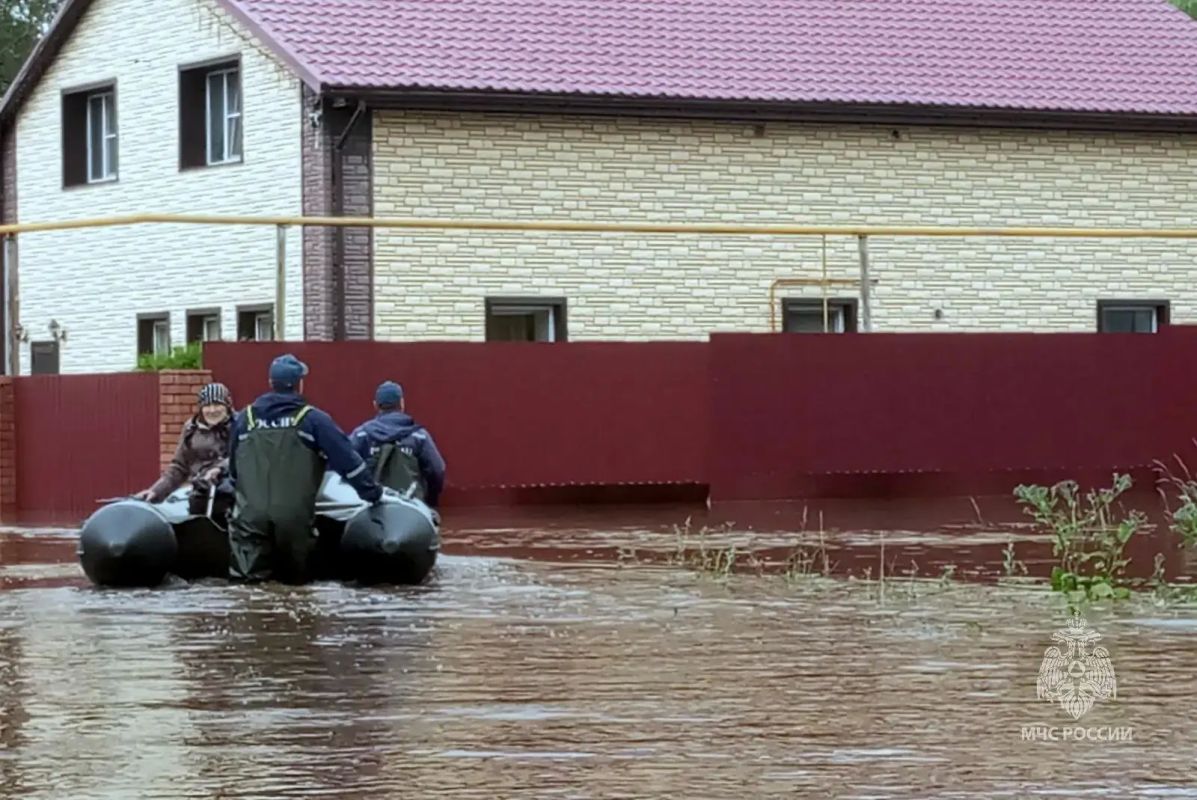 В Верхнем Уфалее продолжаются подворовые обходы В Верхнем Уфалее продолжаются подворовые обходы