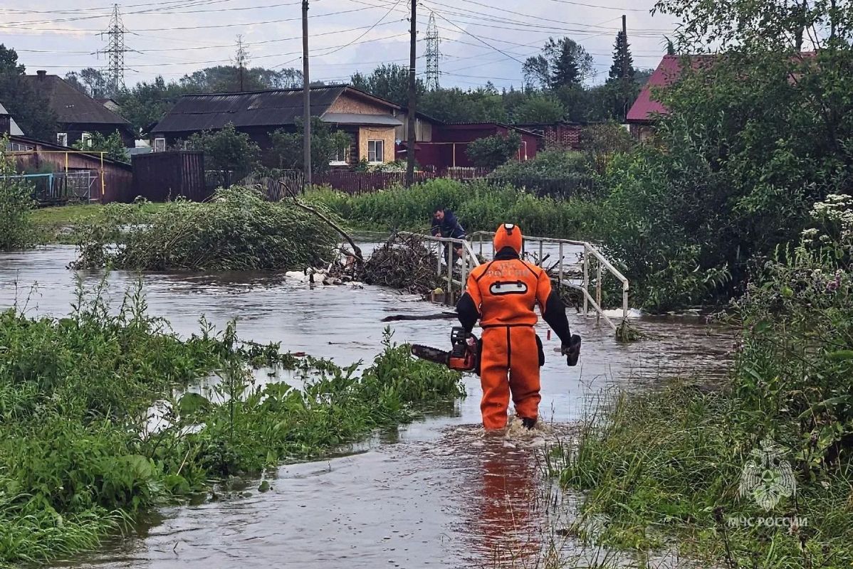 В Верхнем Уфалее продолжаются подворовые обходы В Верхнем Уфалее продолжаются подворовые обходы