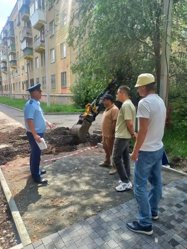 Прокуратура Ленинского района г. Магнитогорска контролирует работы по благоустройству сквера им. М.Ю. Лермонтова Прокуратура Ленинского района г. Магнитогорска контролирует работы по благоустройству сквера им. М.Ю. Лермонтова