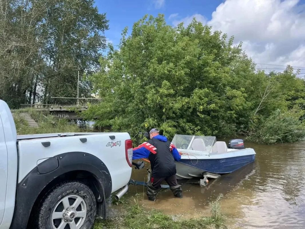 В Верхнем Уфалее вода постепенно уходит с подтопленных территорий В Верхнем Уфалее вода постепенно уходит с подтопленных территорий