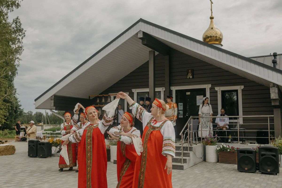 Возрождение православных традиций: семейный фестиваль в Малиновке объединил больше тысячи человек Возрождение православных традиций: семейный фестиваль в Малиновке объединил больше тысячи человек