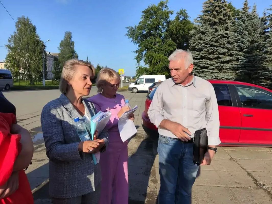Комиссия чиновников выехала в пос Комиссия чиновников выехала в пос