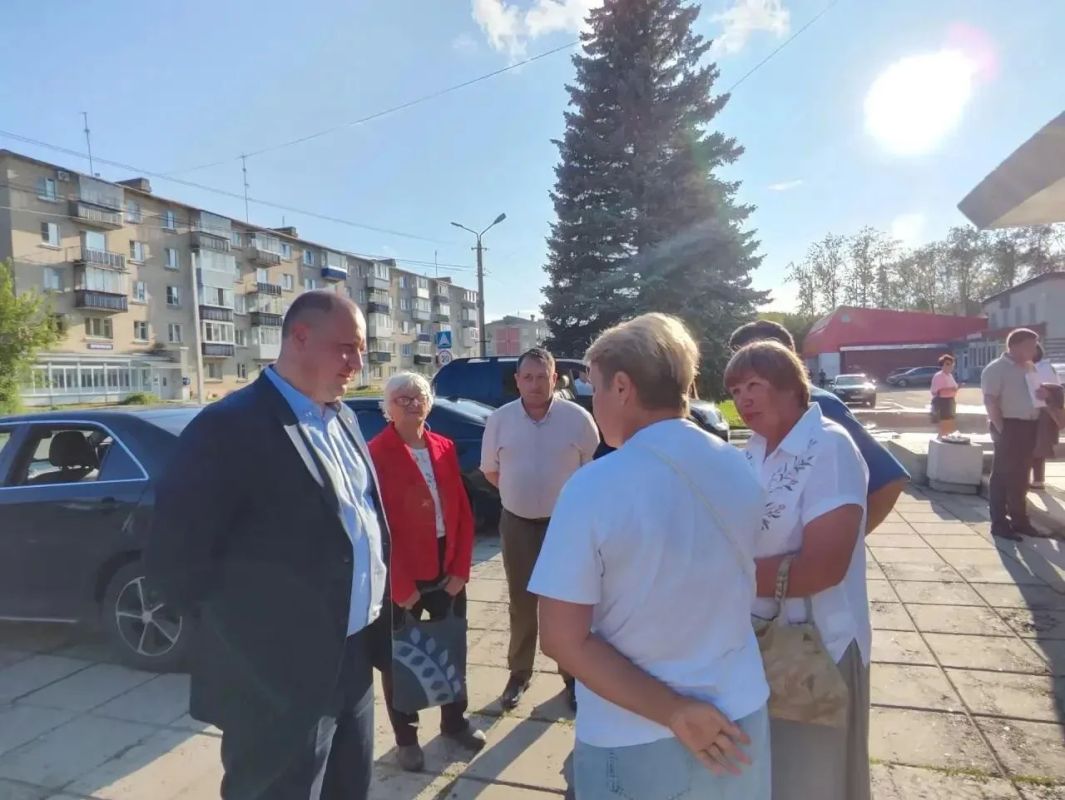 Комиссия чиновников выехала в пос Комиссия чиновников выехала в пос
