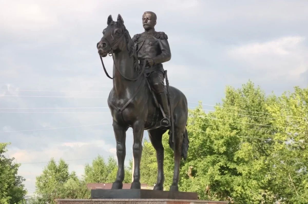 В Верхнеуральске открыли памятник Николаю II