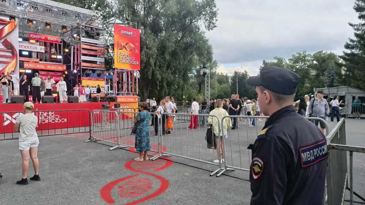Полицейские Южного Урала обеспечили правопорядок в период празднования Дня металлурга Полицейские Южного Урала обеспечили правопорядок в период празднования Дня металлурга