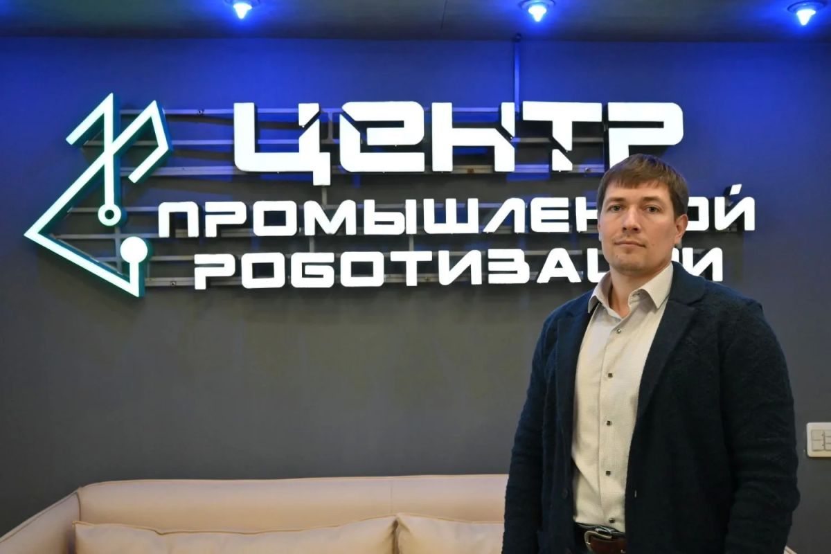 После стажировки в региональном Минпроме выпускник программы «Герои Южного Урала» присоединился к команде Центра промышленной роботизации