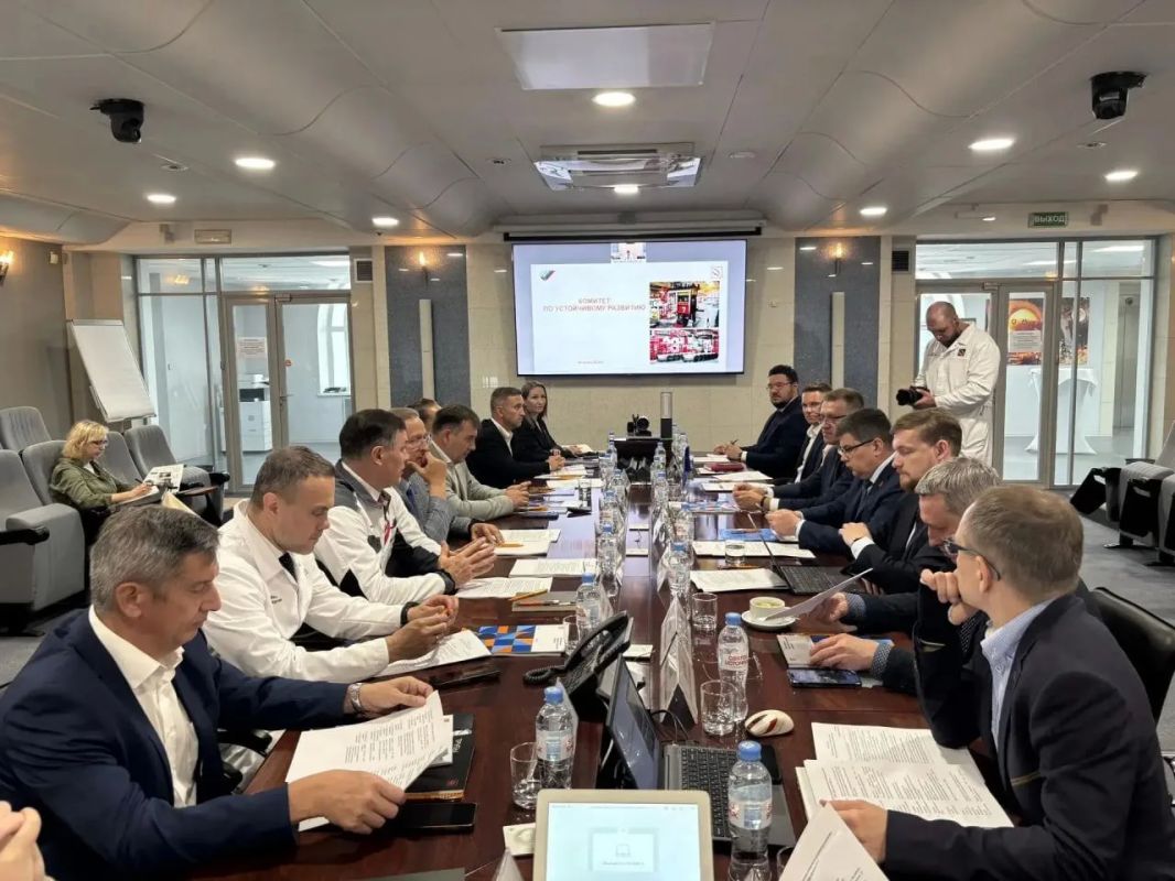 На южноуральском предприятии обсудили вектор устойчивого развития промышленности На южноуральском предприятии обсудили вектор устойчивого развития промышленности
