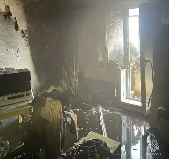 Пожарные спасли пенсионера из горящей квартиры в Челябинске
