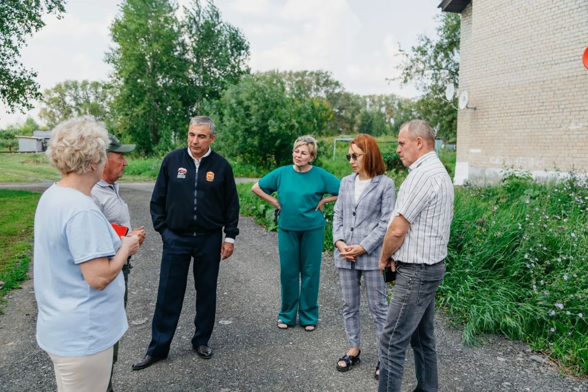 Начальник Главного управления ГЖИ Ирина Настенко и ее заместитель Иван Стадник побывали с рабочим визитом в Коркино, где встретились с представителями администрации города, управляющих организаций, а также с его жителями Начальник Главного управления ГЖИ Ирина Настенко и ее заместитель Иван Стадник побывали с рабочим визитом в Коркино, где встретились с представителями администрации города, управляющих организаций, а также с его жителями