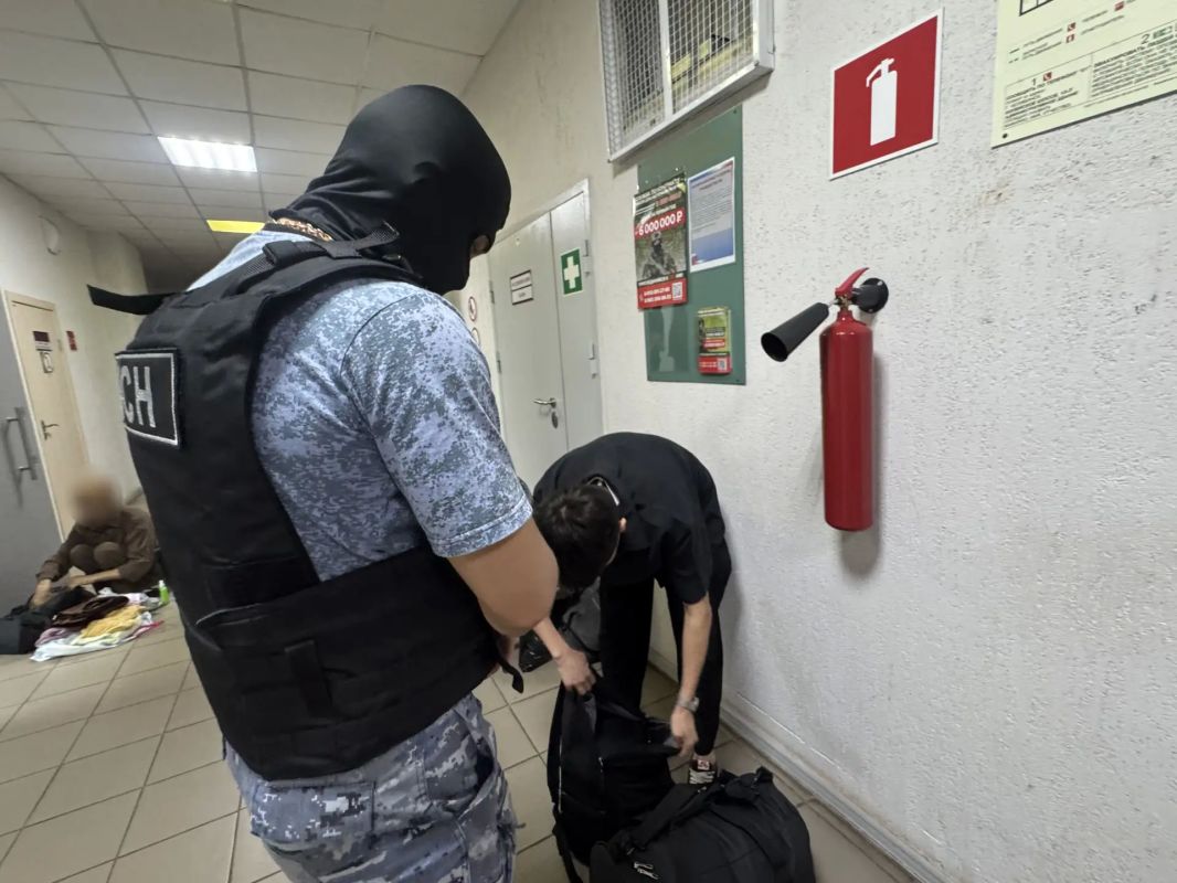 Полицейские Челябинской области и судебные приставы принудительно выслали за пределы России 22 иностранца Полицейские Челябинской области и судебные приставы принудительно выслали за пределы России 22 иностранца