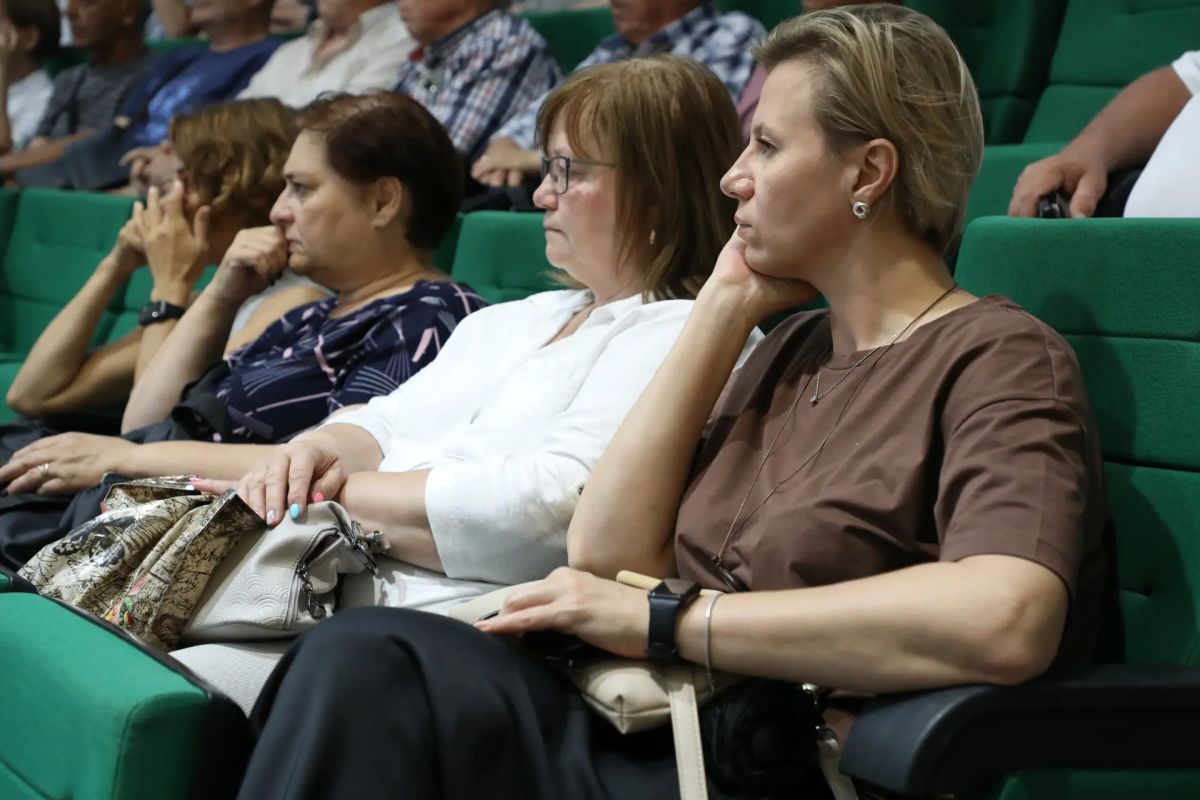 Главный специалист по профориентационной работе ПАО «ММК» Владимир Дремов встретился с коллективом АО «Горэлектросеть» Главный специалист по профориентационной работе ПАО «ММК» Владимир Дремов встретился с коллективом АО «Горэлектросеть»