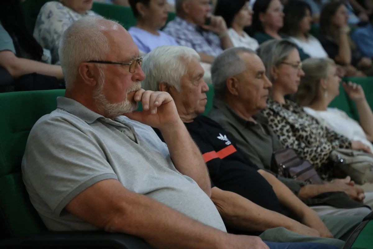 Главный специалист по профориентационной работе ПАО «ММК» Владимир Дремов встретился с коллективом АО «Горэлектросеть» Главный специалист по профориентационной работе ПАО «ММК» Владимир Дремов встретился с коллективом АО «Горэлектросеть»