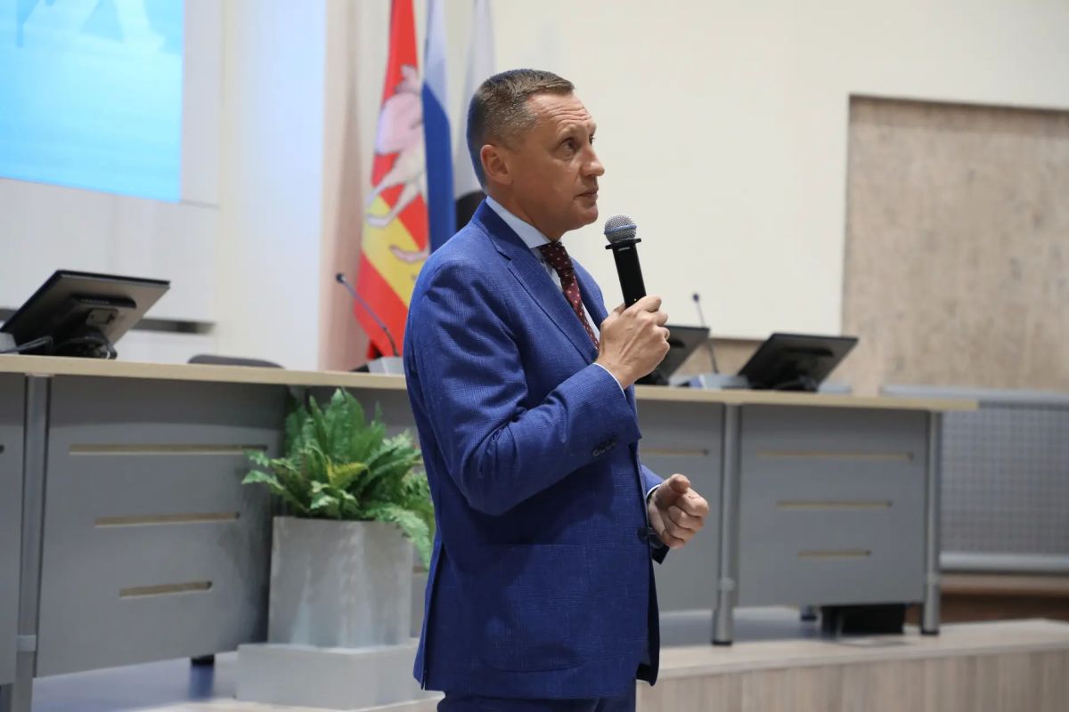 Главный специалист по профориентационной работе ПАО «ММК» Владимир Дремов встретился с коллективом АО «Горэлектросеть» Главный специалист по профориентационной работе ПАО «ММК» Владимир Дремов встретился с коллективом АО «Горэлектросеть»