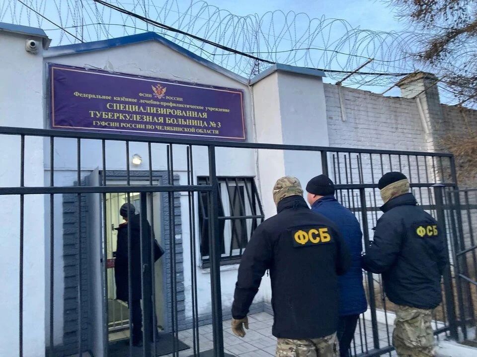 Суд признал бывшего начальника специальной туберкулезной больницы №3 ГУФСИН по Челябинской области Евгения Архипова виновным в получении двух взяток и двух случаях превышения должностных полномочий