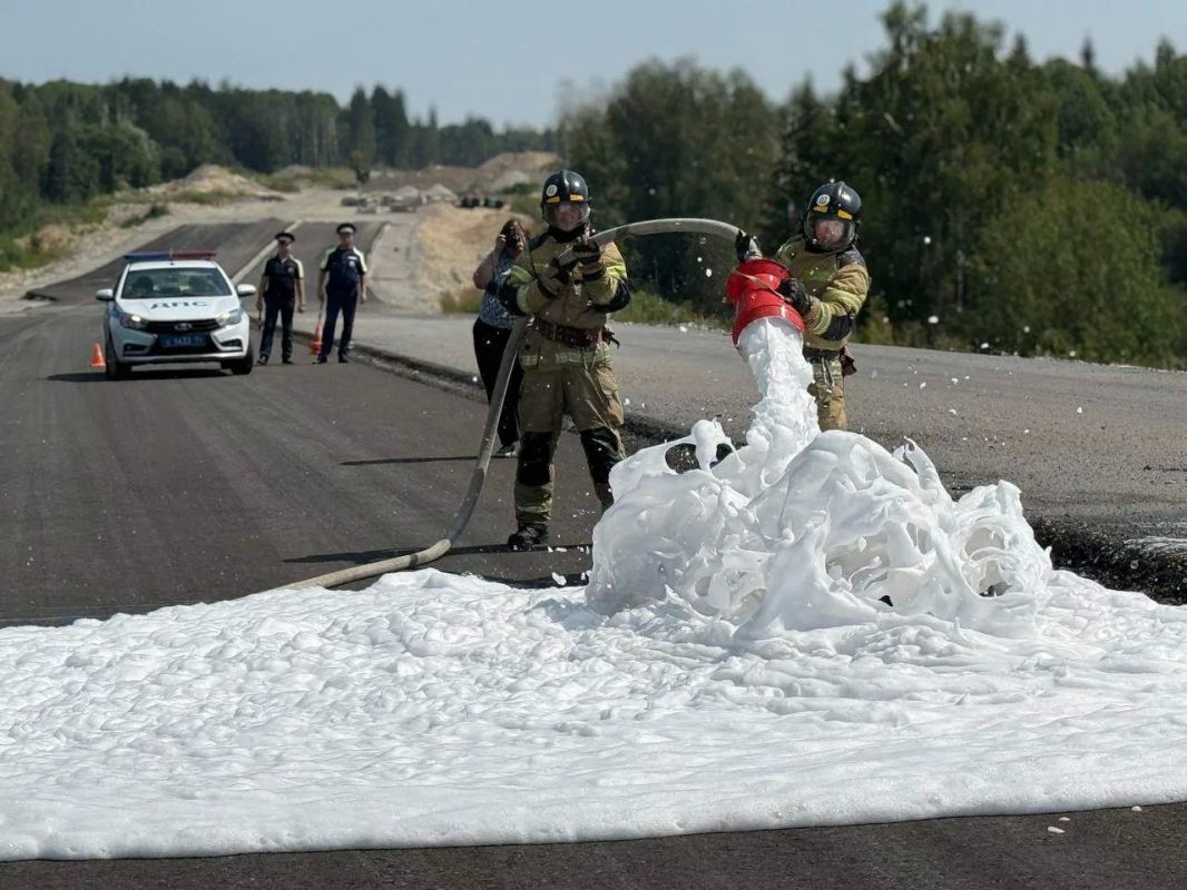 Экстренные службы отработали по реальному сценарию: массовое ДТП на М5 под Симом Экстренные службы отработали по реальному сценарию: массовое ДТП на М5 под Симом