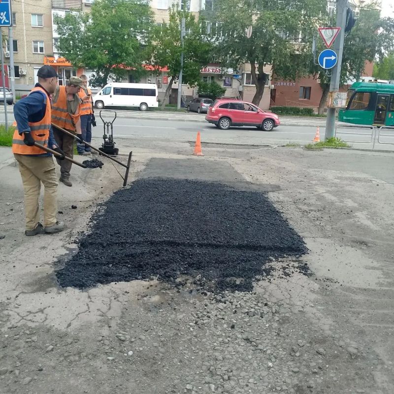 В Челябинске по итогам прокурорской проверки проведен ремонт придомовой территории по ул. Цвиллинга В Челябинске по итогам прокурорской проверки проведен ремонт придомовой территории по ул. Цвиллинга
