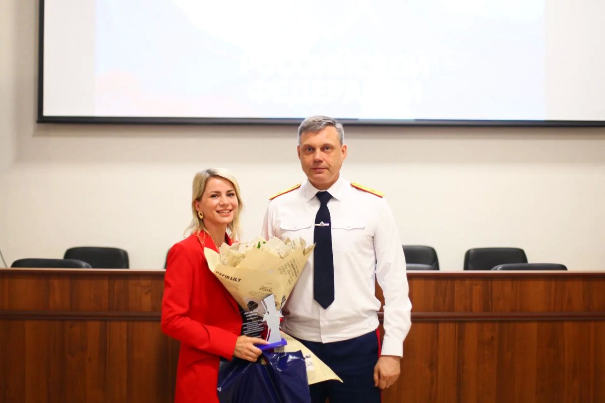 Руководитель следственного управления СК России по Челябинской области вручил награды победителям конкурса работ представителей средств массовой информации Руководитель следственного управления СК России по Челябинской области вручил награды победителям конкурса работ представителей средств массовой информации