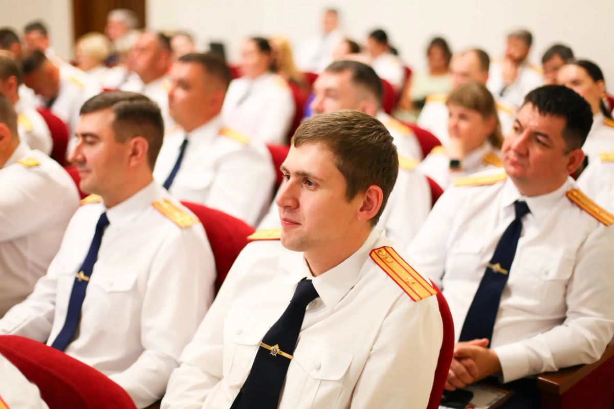 Руководитель следственного управления СК России по Челябинской области вручил награды победителям конкурса работ представителей средств массовой информации Руководитель следственного управления СК России по Челябинской области вручил награды победителям конкурса работ представителей средств массовой информации