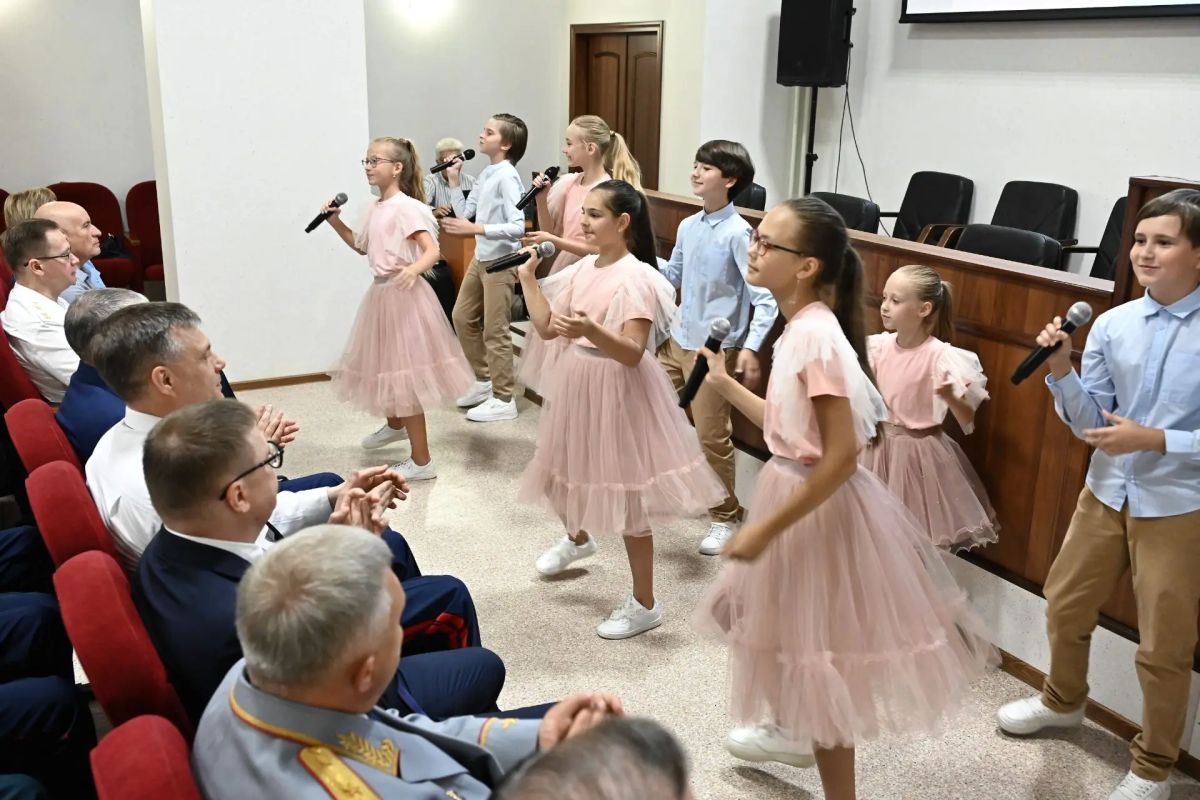 Алексей Текслер отметил вклад южноуральских следователей в защиту прав граждан и обеспечение безопасности региона Алексей Текслер отметил вклад южноуральских следователей в защиту прав граждан и обеспечение безопасности региона