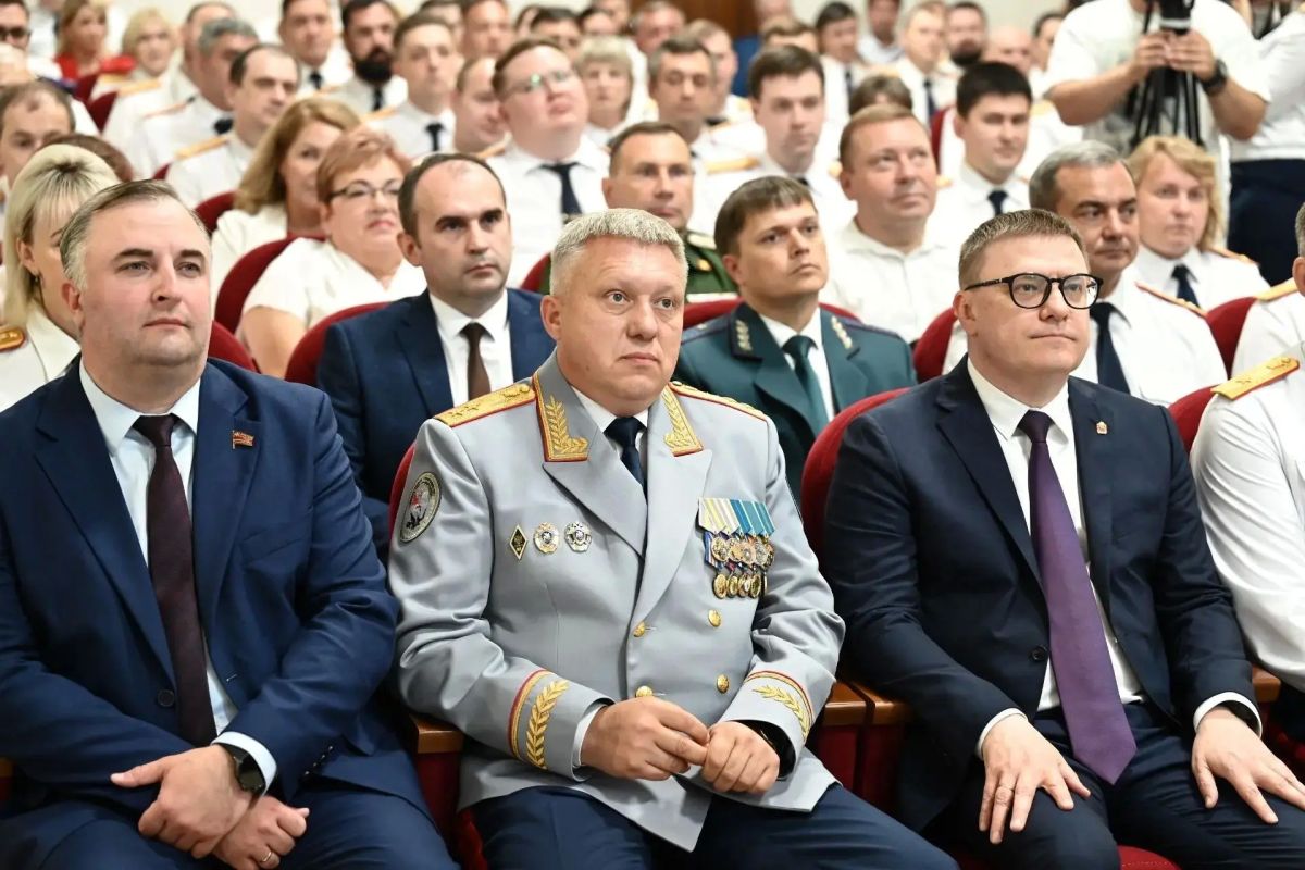 Алексей Текслер отметил вклад южноуральских следователей в защиту прав граждан и обеспечение безопасности региона Алексей Текслер отметил вклад южноуральских следователей в защиту прав граждан и обеспечение безопасности региона