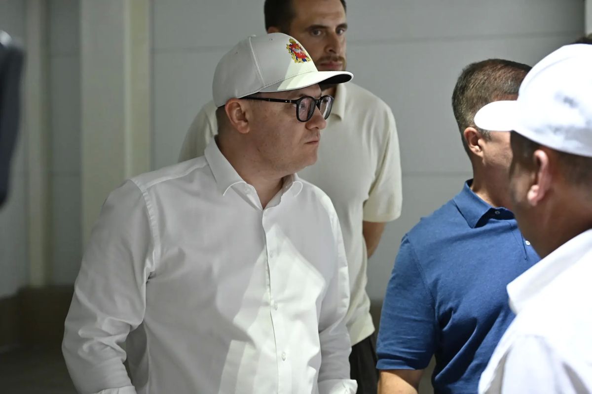 Алексей Текслер оценил готовность к запуску новой ледовой арены в Кунашаке Алексей Текслер оценил готовность к запуску новой ледовой арены в Кунашаке