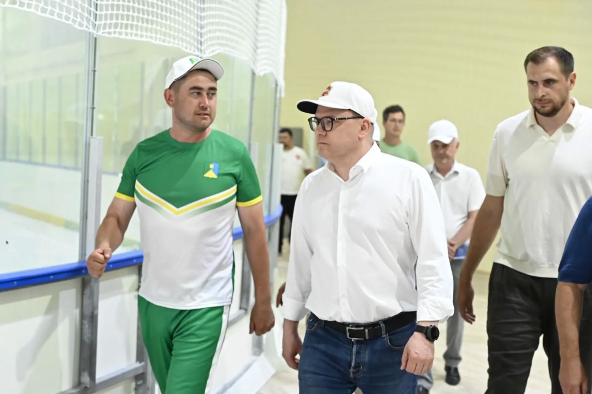 Алексей Текслер оценил готовность к запуску новой ледовой арены в Кунашаке Алексей Текслер оценил готовность к запуску новой ледовой арены в Кунашаке