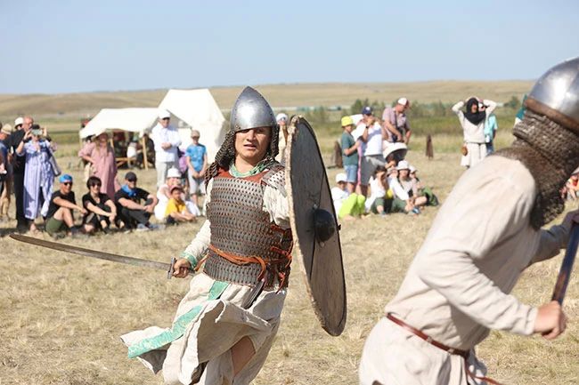 В музее-заповеднике «Аркаим» состоится один из самых масштабных в Челябинской области фестивалей с участием исторических реконструкторов — «Пламя Аркаима» В музее-заповеднике «Аркаим» состоится один из самых масштабных в Челябинской области фестивалей с участием исторических реконструкторов — «Пламя Аркаима»