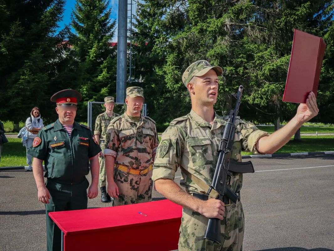 Поздравляем с принятием Военной присяги военнослужащих 33-й бригады оперативного назначения Северо-Западного округа Росгвардии! Поздравляем с принятием Военной присяги военнослужащих 33-й бригады оперативного назначения Северо-Западного округа Росгвардии!