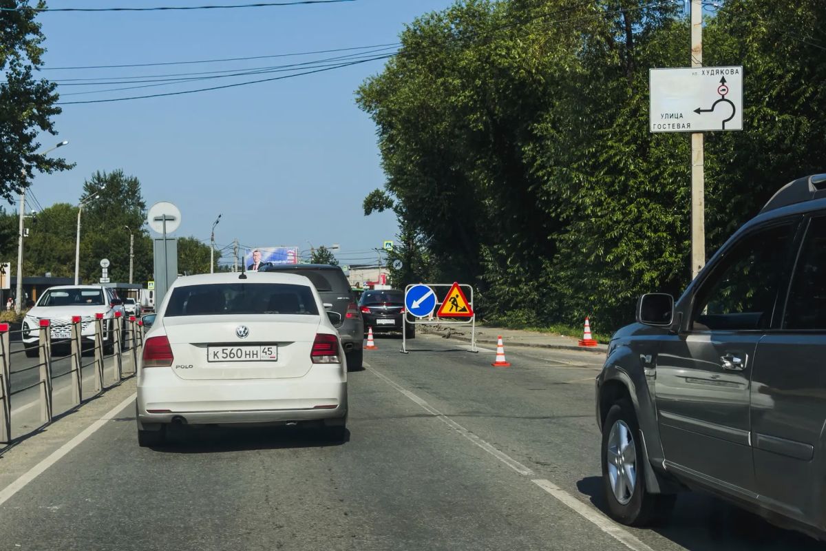 Что сейчас происходит на улице Лыжных Батальонов? Мы постояли в пробке и увидели, что одну из полос в сторону плотины уже раскопали Что сейчас происходит на улице Лыжных Батальонов? Мы постояли в пробке и увидели, что одну из полос в сторону плотины уже раскопали