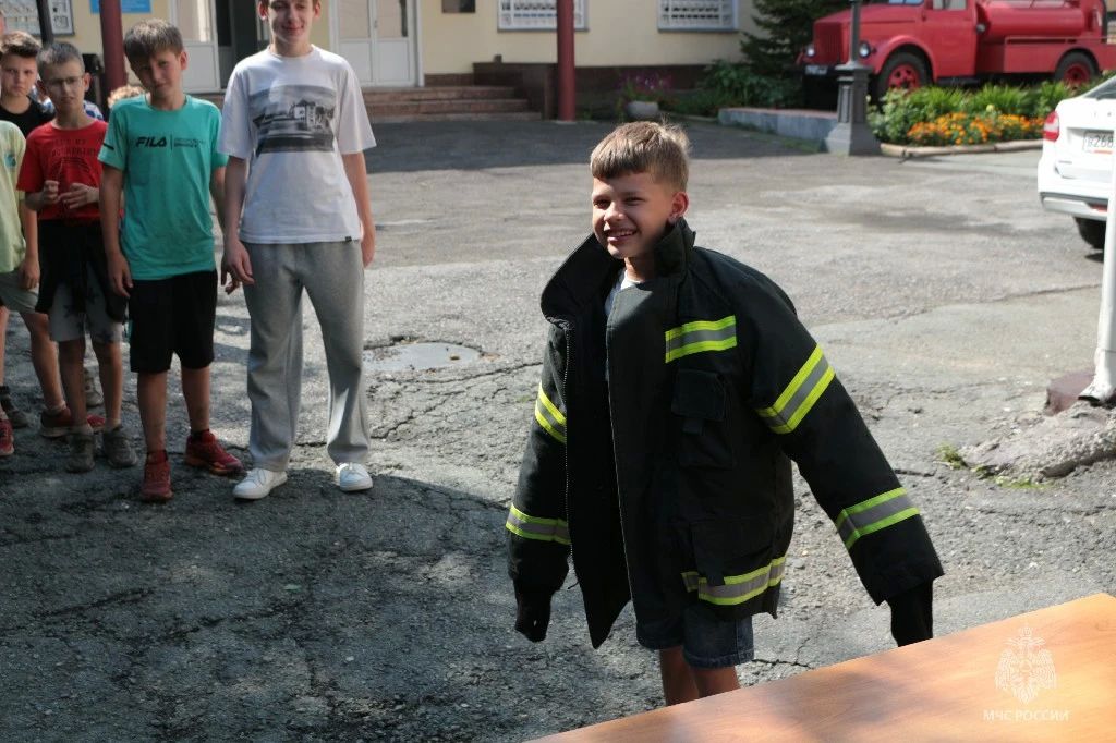 Играем, учимся, спасаем!. На Пожарно-технической выставке Главного управления МЧС России по Челябинской области проводятся не только экскурсии, но и различные игры, квесты, в том числе и на открытом воздухе Играем, учимся, спасаем!. На Пожарно-технической выставке Главного управления МЧС России по Челябинской области проводятся не только экскурсии, но и различные игры, квесты, в том числе и на открытом воздухе