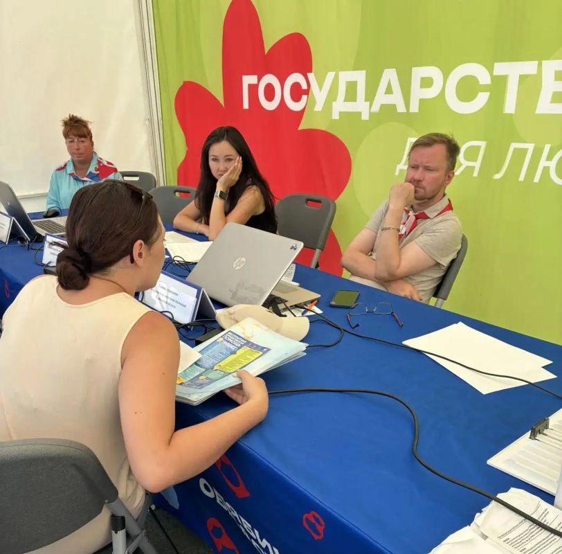 26 июля в селе Октябрьское прошел фестиваль «Большая семья», в котором принял участие начальник Троицкого территориального отдела Главного управления Госжилинспекции Алексей Бойцов 26 июля в селе Октябрьское прошел фестиваль «Большая семья», в котором принял участие начальник Троицкого территориального отдела Главного управления Госжилинспекции Алексей Бойцов