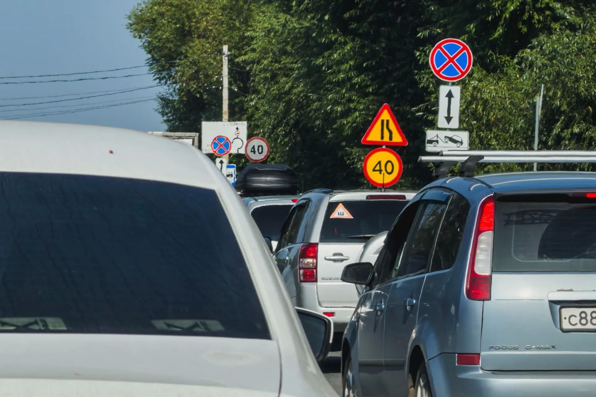 Что сейчас происходит на улице Лыжных Батальонов? Мы постояли в пробке и увидели, что одну из полос в сторону плотины уже раскопали Что сейчас происходит на улице Лыжных Батальонов? Мы постояли в пробке и увидели, что одну из полос в сторону плотины уже раскопали