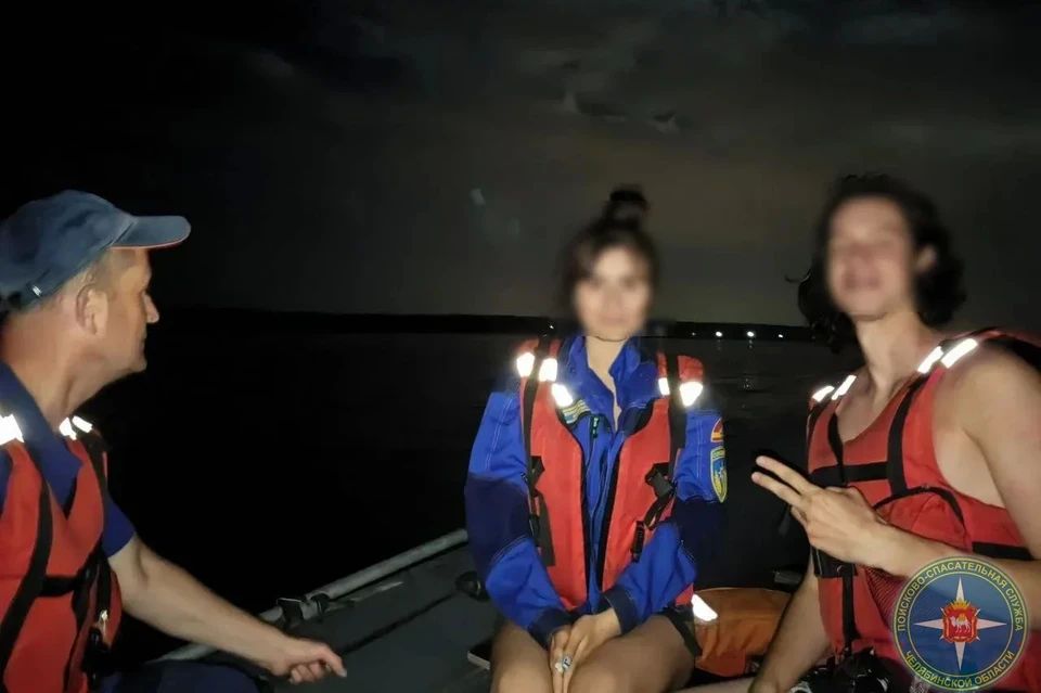 На маленьком плоту: спасатели нашли двух подростков в камышах на озере в Челябинской области