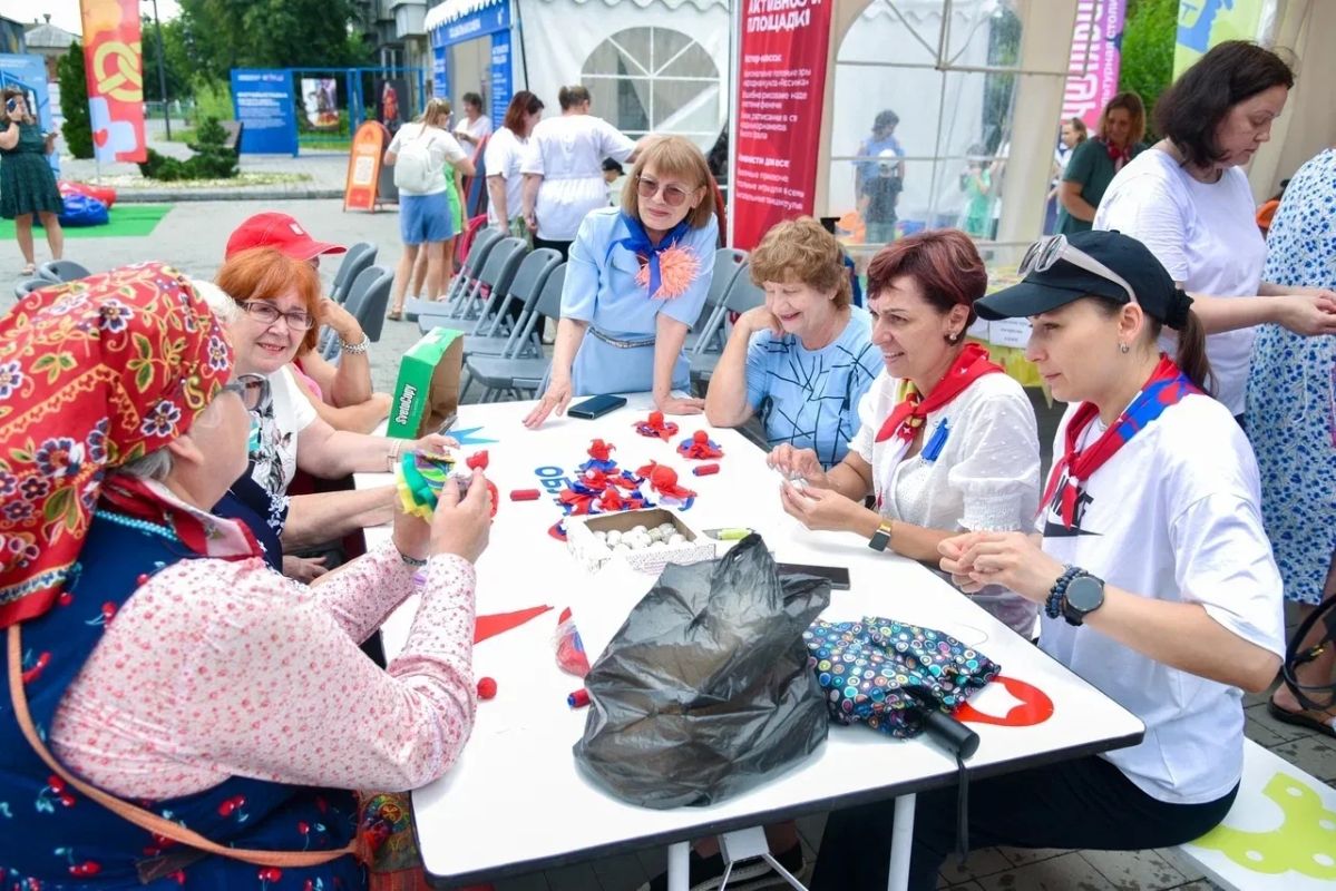 Южноуральск встретил яркий фестиваль «Челябинская область – большая семья» Южноуральск встретил яркий фестиваль «Челябинская область – большая семья»
