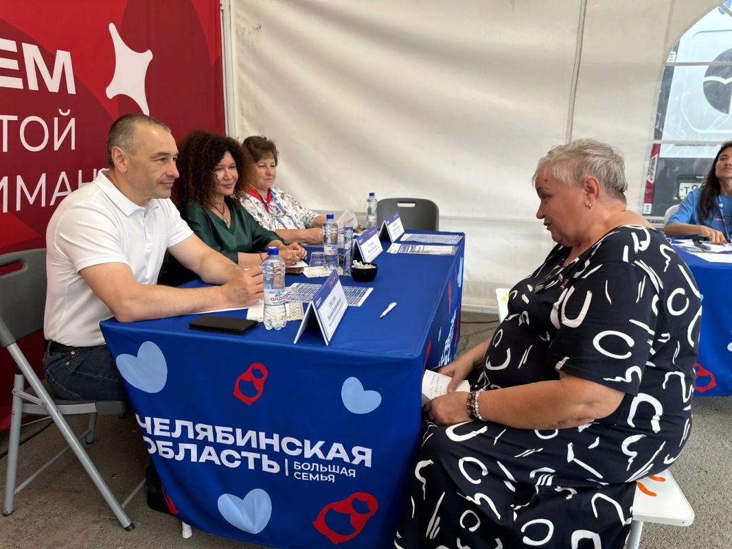 Жители Еманжелинска прикоснулись к разным профессиям на фестивале «Большая семья» Жители Еманжелинска прикоснулись к разным профессиям на фестивале «Большая семья»