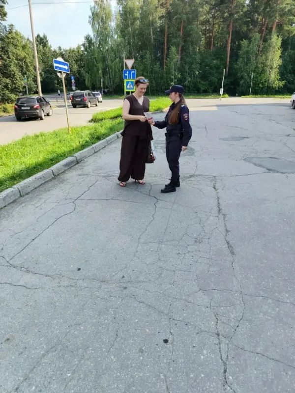 Сотрудники полиции Снежинска провели профилактические беседы с жителями города Сотрудники полиции Снежинска провели профилактические беседы с жителями города